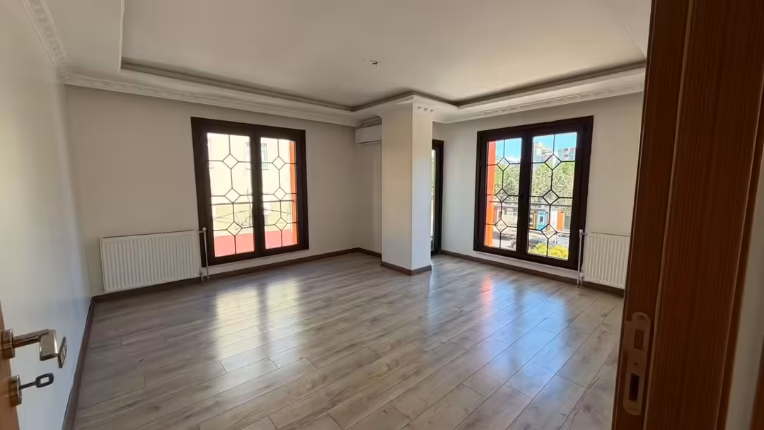 Ataşehir Baraj Yolu Caddesi'nde Yeni Bina Kiralık 2+1 Daire